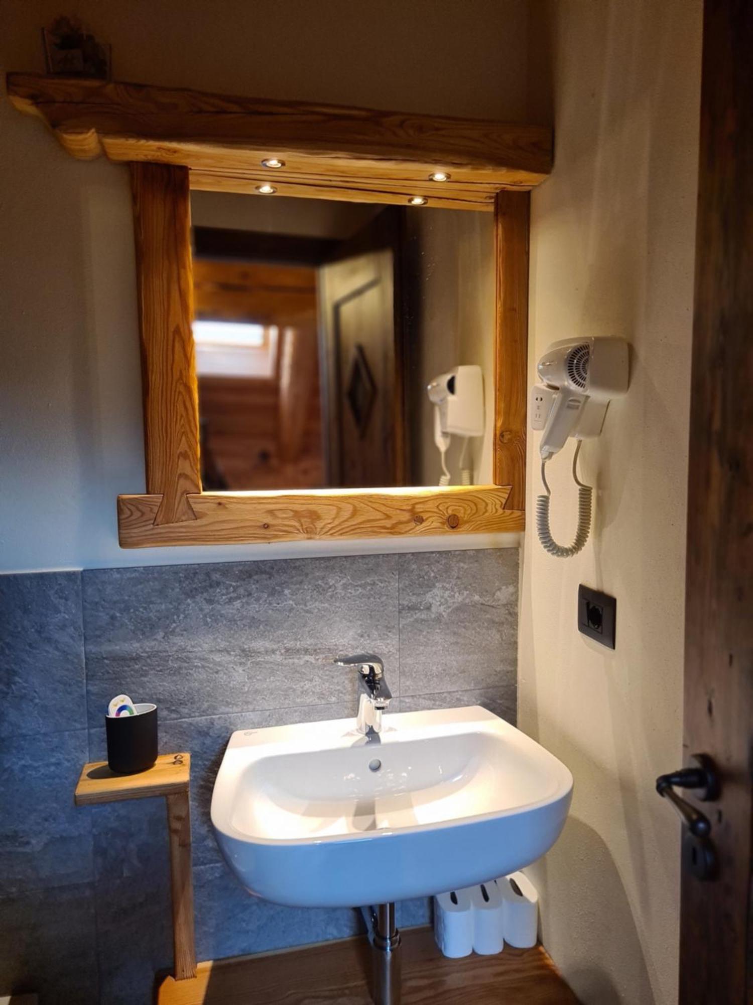 La Maison. Il Nido Dell'Aquila Bardonecchia Luaran gambar